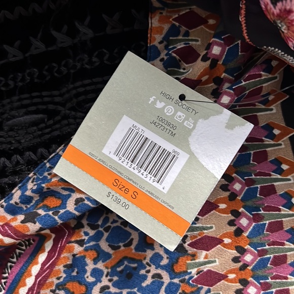 John Mark Floral Embroidered Multi Print Split Neck Wide 3/4 Sleeve Tunic. - Picture 13 of 13